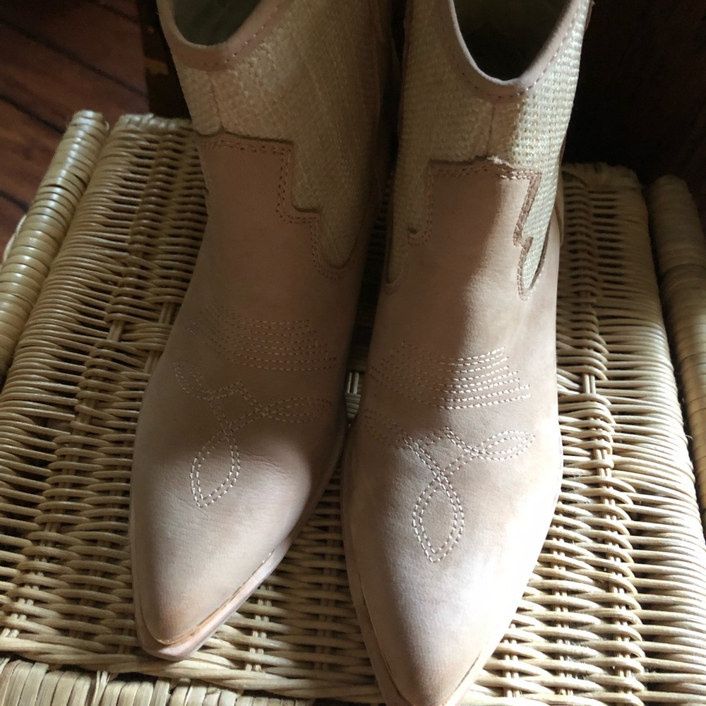 Dolce vita booties excellent condition size 7.5 worn once
